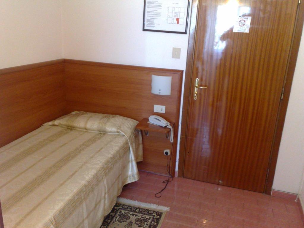 Parking Hotel Giardino Livorno Cameră foto