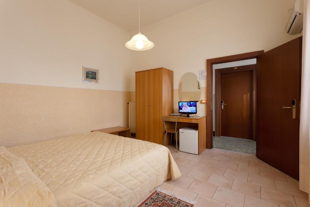 Parking Hotel Giardino Livorno Cameră foto