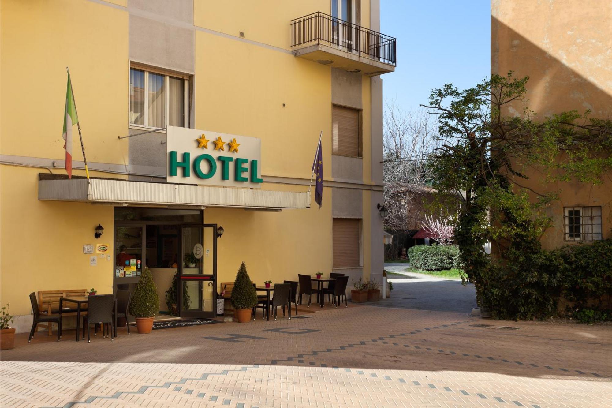 Parking Hotel Giardino Livorno Exterior foto